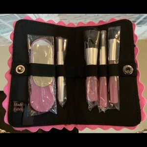 Mini Brush Set and Signature Compact Blush Brush